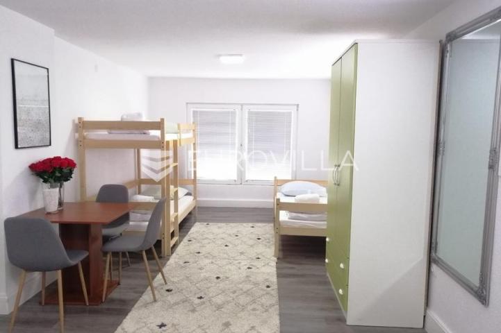 Karlovac, hostel 500 m², mirna lokacija, blizina centra