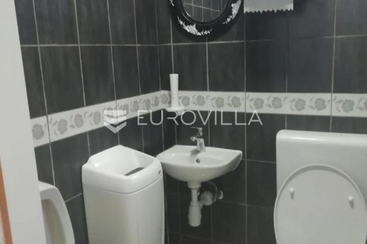 Karlovac, hostel 500 m², mirna lokacija, blizina centra