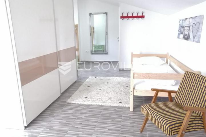 Karlovac, hostel 500 m², mirna lokacija, blizina centra