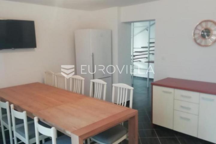 Karlovac, hostel 500 m², mirna lokacija, blizina centra