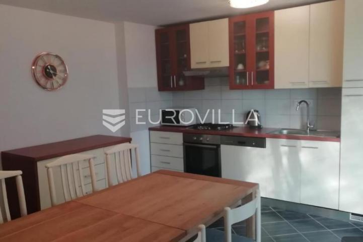 Karlovac, hostel 500 m², mirna lokacija, blizina centra