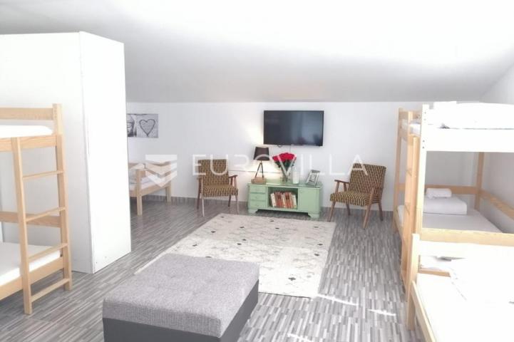 Karlovac, hostel 500 m², mirna lokacija, blizina centra