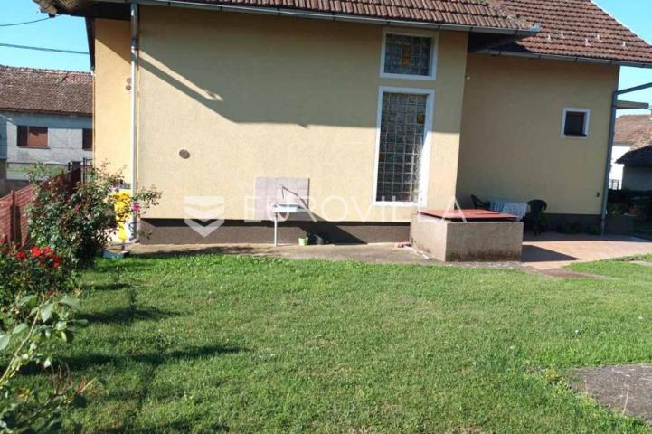 Okučani, Bodegraj, obiteljska kuća