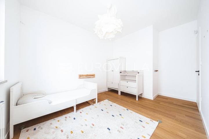 Zagreb, Maksimir, luksuzan četverosoban penthouse u novogradnji 130 m², parking