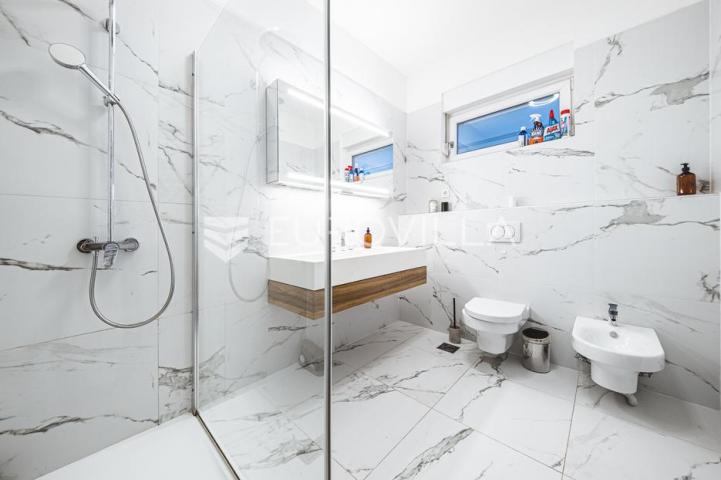 Zagreb, Maksimir, luksuzan četverosoban penthouse u novogradnji 130 m², parking