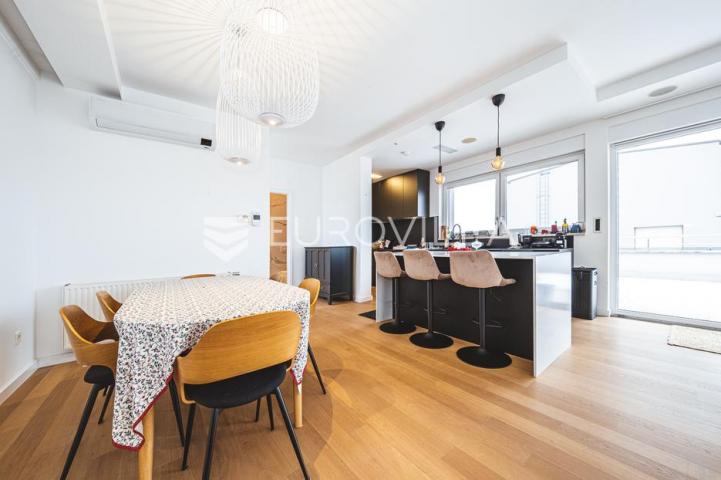 Zagreb, Maksimir, luksuzan četverosoban penthouse u novogradnji 130 m², parking