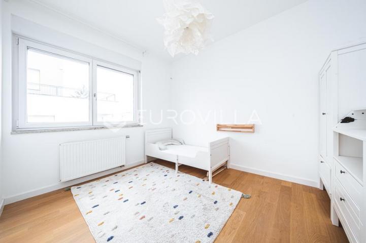Zagreb, Maksimir, luksuzan četverosoban penthouse u novogradnji 130 m², parking