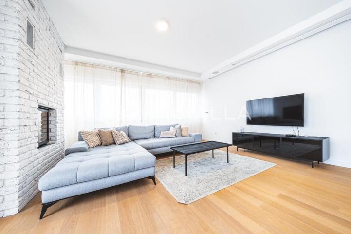 Zagreb, Maksimir, luksuzan četverosoban penthouse u novogradnji 130 m², parking
