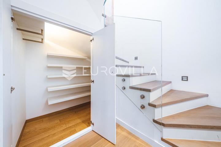 Zagreb, Maksimir, luksuzan četverosoban penthouse u novogradnji 130 m², parking