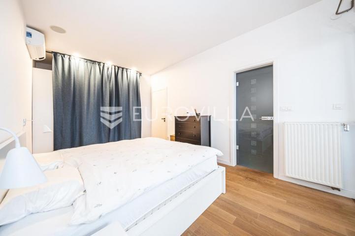 Zagreb, Maksimir, luksuzan četverosoban penthouse u novogradnji 130 m², parking