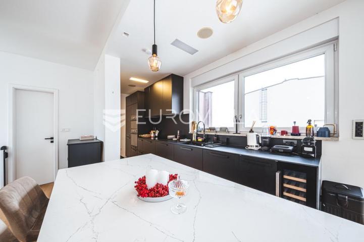 Zagreb, Maksimir, luksuzan četverosoban penthouse u novogradnji 130 m², parking