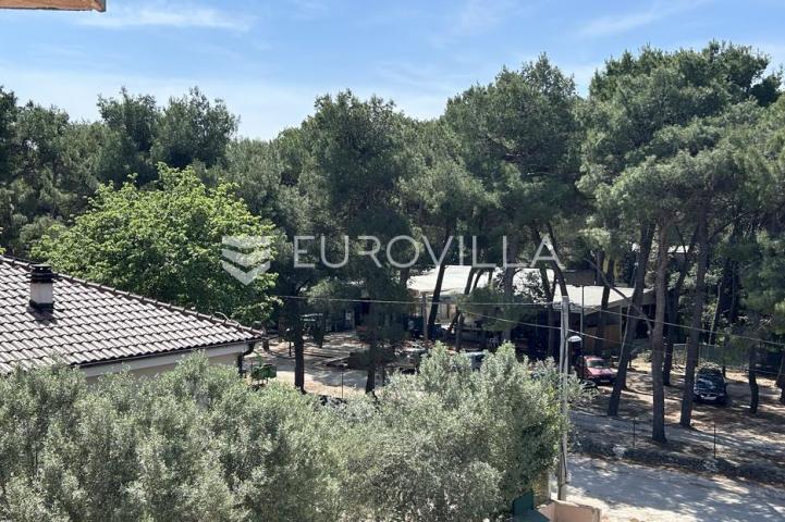 Biograd na moru, Pakoštane, jednosobni apartman S11 na drugom katu površine od 46 m²