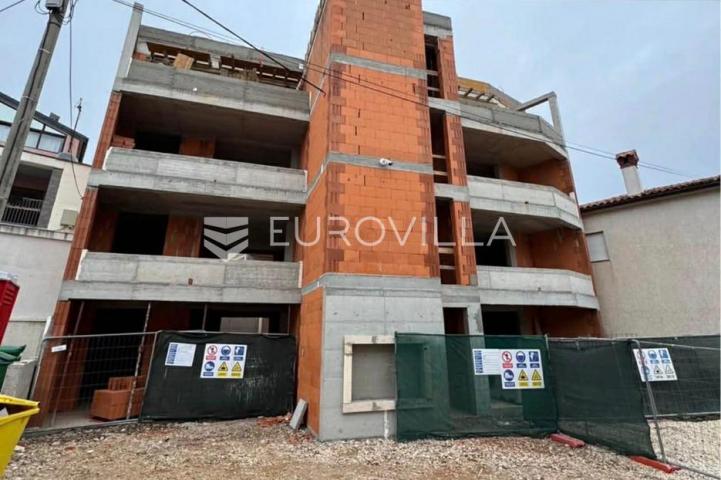 Istra, Ližnjan, prostran stan s terasom i pogledom na more, novogradnja