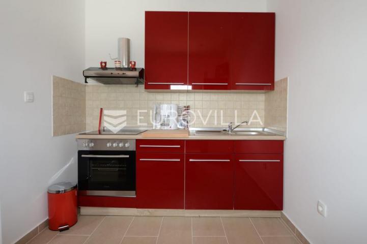 Istra, okolica Višnjana, apartmanska kuća 500 m² s bazenom i 4 stambene jedinice