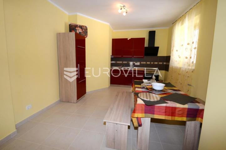 Istra, okolica Višnjana, apartmanska kuća 500 m² s bazenom i 4 stambene jedinice