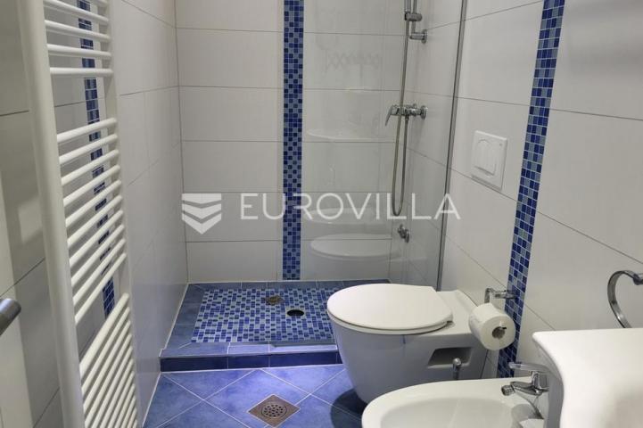 Istra, okolica Višnjana, apartmanska kuća 500 m² s bazenom i 4 stambene jedinice