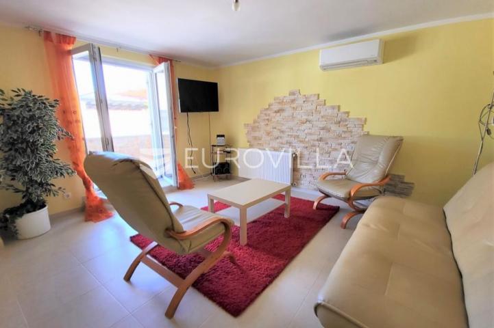 Istra, okolica Višnjana, apartmanska kuća 500 m² s bazenom i 4 stambene jedinice