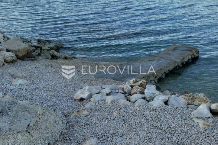 Vir, jedinstvena kuća u prvom redu do mora, prilika za investiciju
