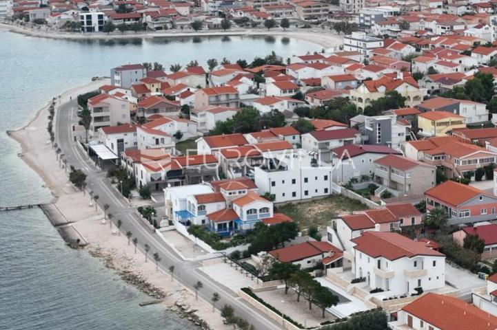 Vir, jedinstvena kuća u prvom redu do mora, prilika za investiciju