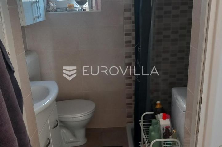 Vir, jedinstvena kuća u prvom redu do mora, prilika za investiciju