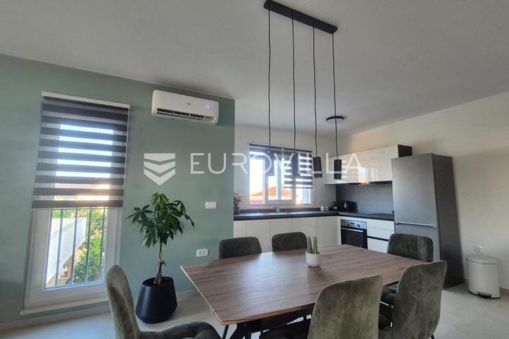 Zadar, Vir, dvosobni apartman na prvom katu od 65,40 m²