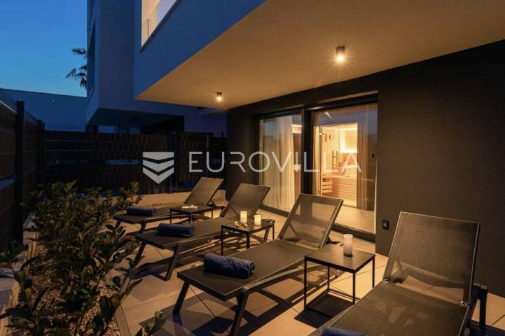 Krk, NOVOGRADNJA u Krku, četverosoban dvoetažni stan 136 m² sa wellnessom i bazenom