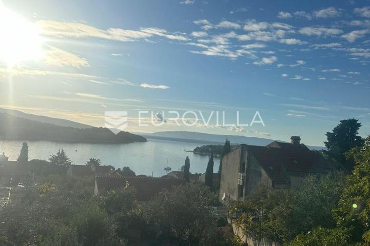 Cres, novogradnja s pogledom na more, četverosoban stan, 119,92 m², parking