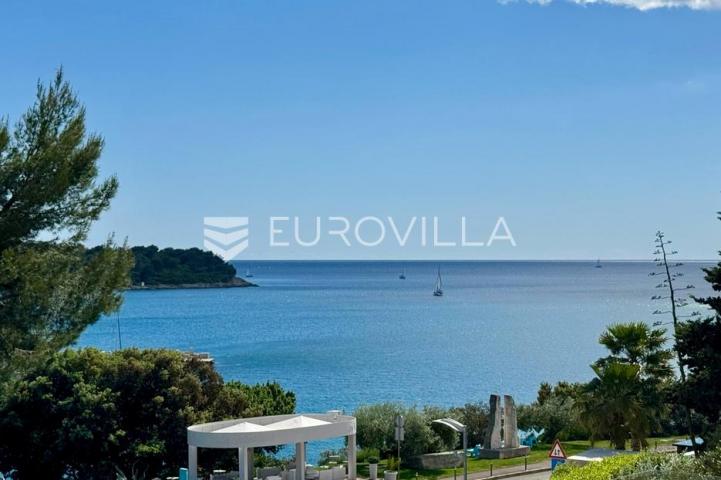 Istra, Pula, moderna luksuzna vila s bazenom, prvi red do mora