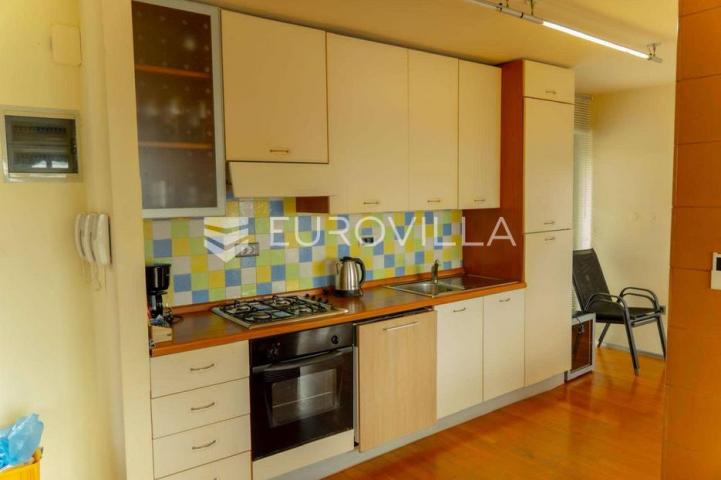 Istra, Pula, moderna luksuzna vila s bazenom, prvi red do mora