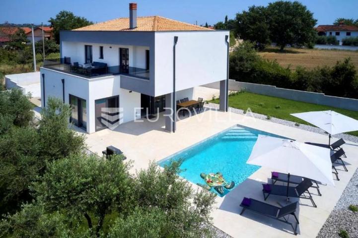 Istra, Marčana, moderna kuća s bazenom na mirnoj lokaciji