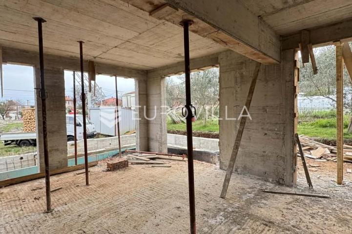Istra, Pula, stan u prizemlju s bazenom