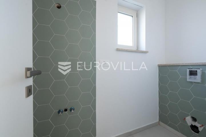 Istra, Ližnjan, moderna katnica s bazenom i predivnim pogledom na more