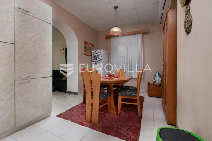 Rijeka, Zamet, dva uređena stana površine 95 m² s vrtom