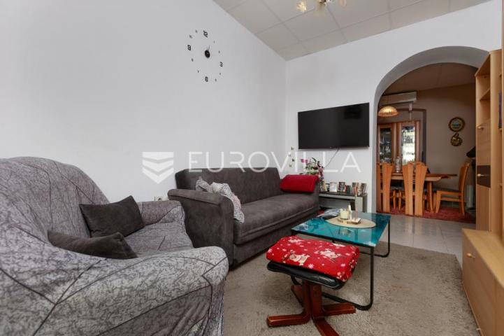 Rijeka, Zamet, dva uređena stana površine 95 m² s vrtom