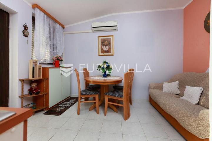 Rijeka, Zamet, dva uređena stana površine 95 m² s vrtom
