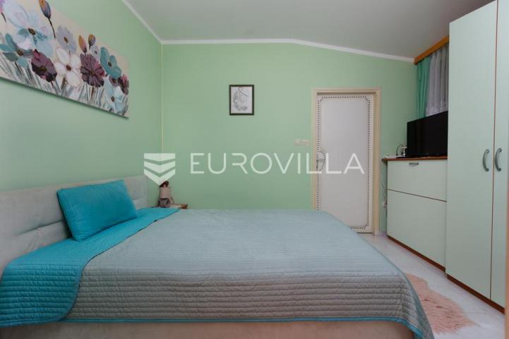 Rijeka, Zamet, dva uređena stana površine 95 m² s vrtom