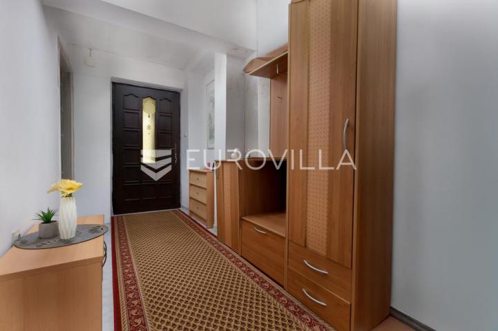 Rijeka, Zamet, dva uređena stana površine 95 m² s vrtom