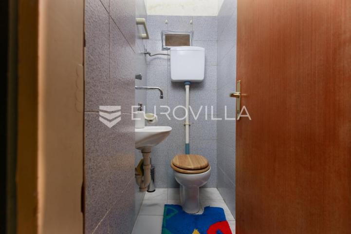 Rijeka, Zamet, dva uređena stana površine 95 m² s vrtom