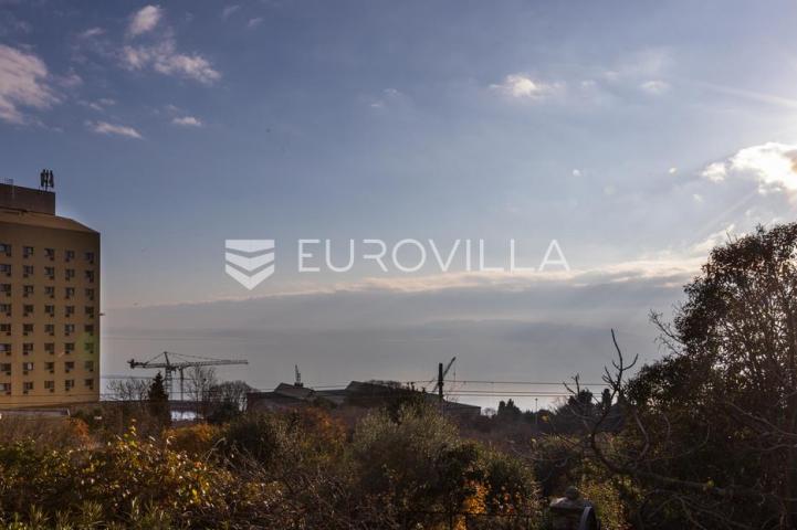 Rijeka, Zamet, dva uređena stana površine 95 m² s vrtom