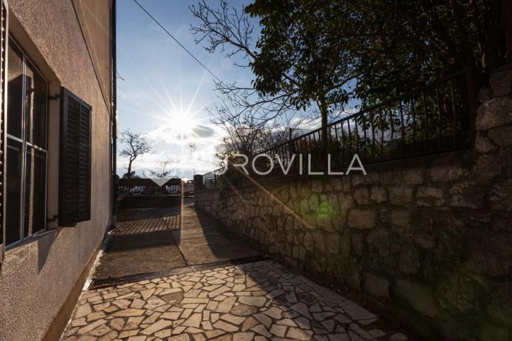Rijeka, Zamet, dva uređena stana površine 95 m² s vrtom