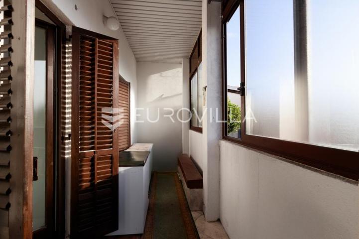 Rijeka, Zamet, dva uređena stana površine 95 m² s vrtom