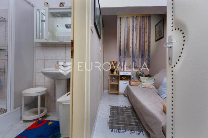 Rijeka, Zamet, dva uređena stana površine 95 m² s vrtom