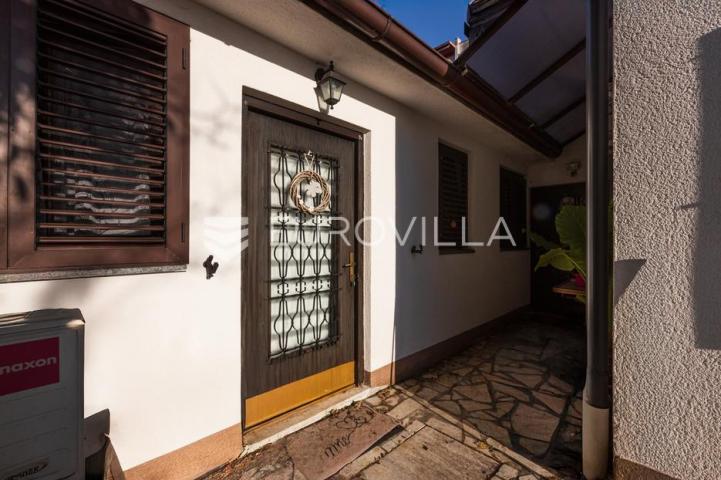 Rijeka, Zamet, dva uređena stana površine 95 m² s vrtom
