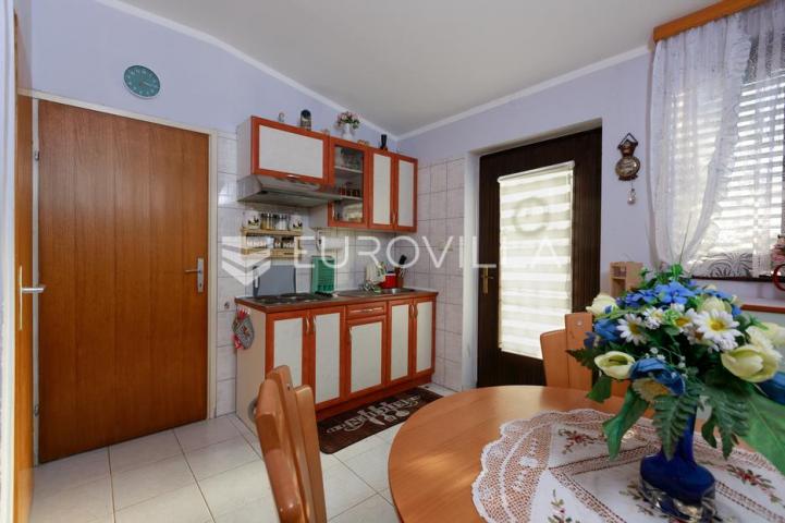 Rijeka, Zamet, dva uređena stana površine 95 m² s vrtom