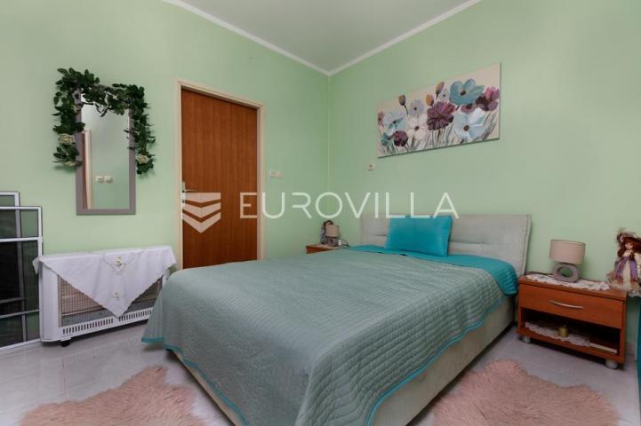 Rijeka, Zamet, dva uređena stana površine 95 m² s vrtom