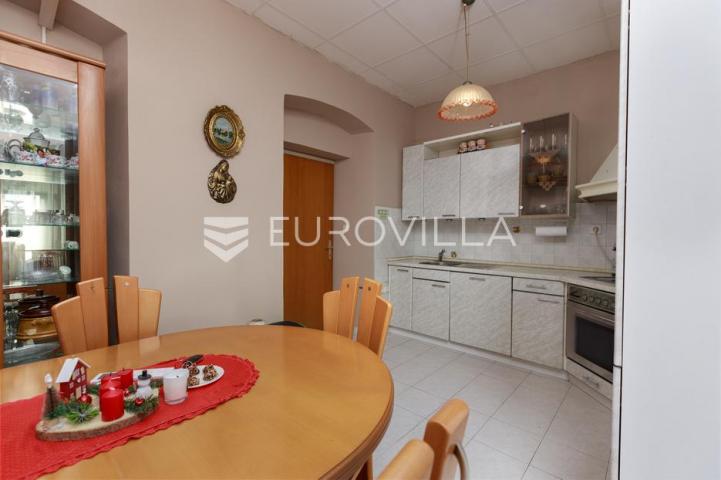 Rijeka, Zamet, dva uređena stana površine 95 m² s vrtom