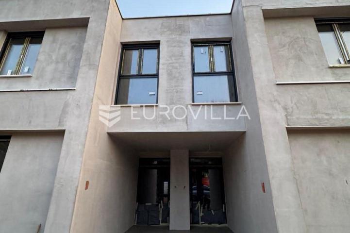 Rovinj, okolica, jednosoban stan u modernoj novogradnji s vrtom i parkirnim mjestom