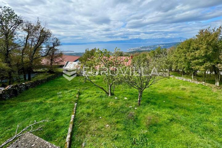 Hreljin, prizemnica s okućnicom i panoramskim pogledom