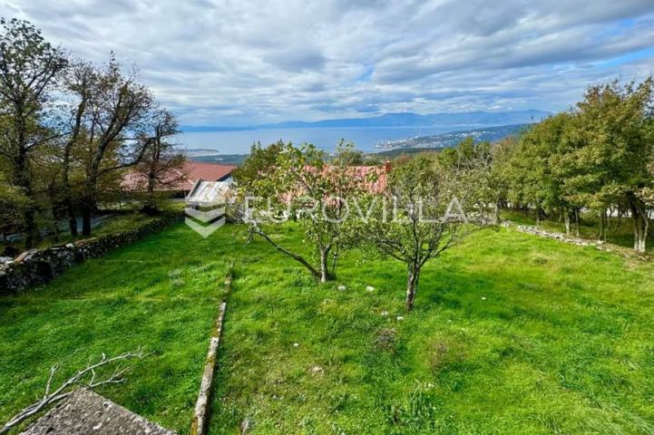 Hreljin, prizemnica s okućnicom i panoramskim pogledom