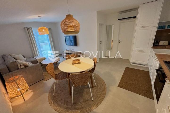 Pašman, Ždrelac, prekrasna kuća s bazenom u mediteranskom stilu